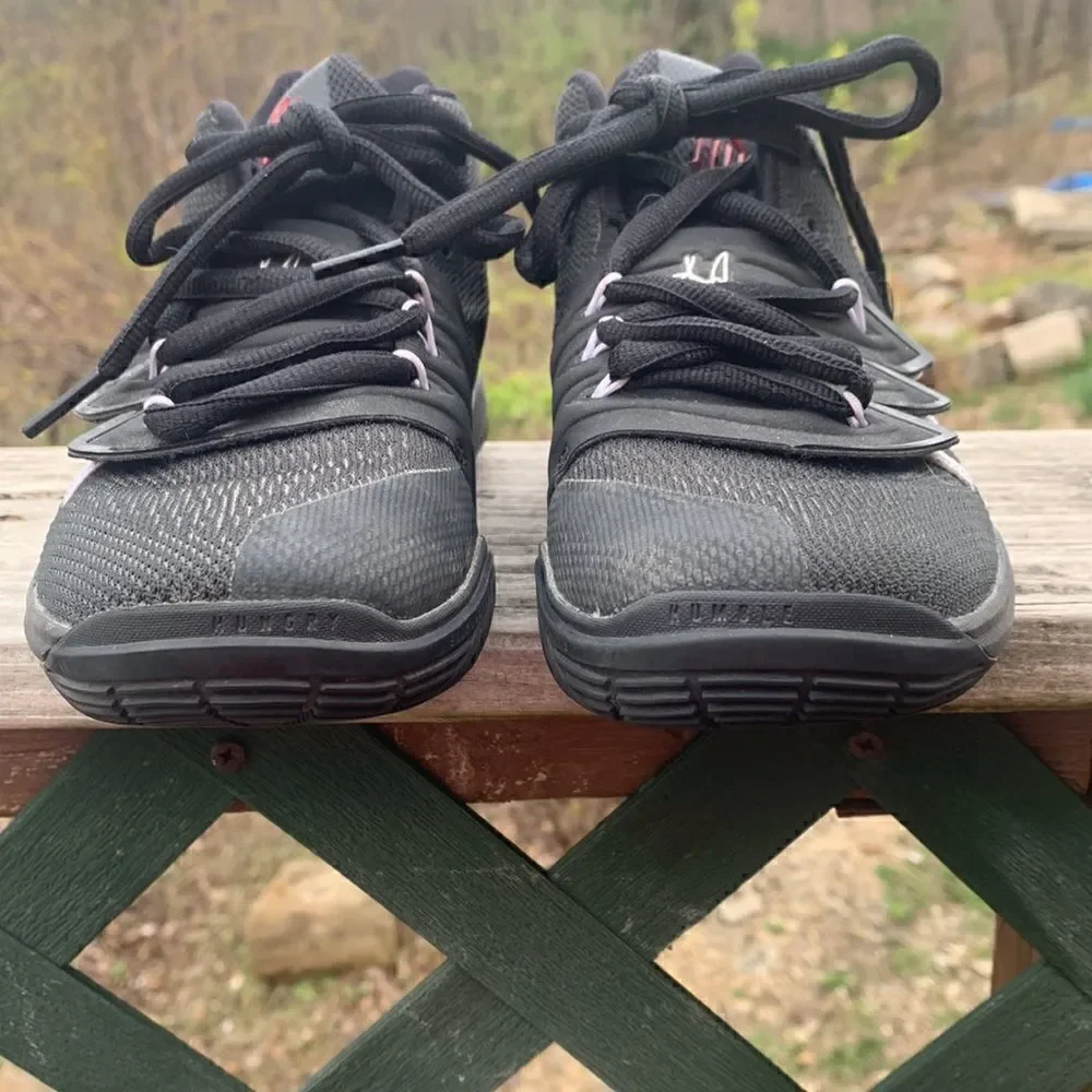 Nike Kyrie 5 Red Carpet Sneakers Sz 2Y
